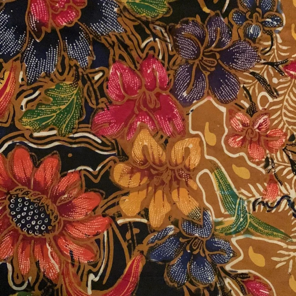 Vintage, Gorgeous Indonesian batik, navy border print floral w butterfly fabric - Picture 6 of 7